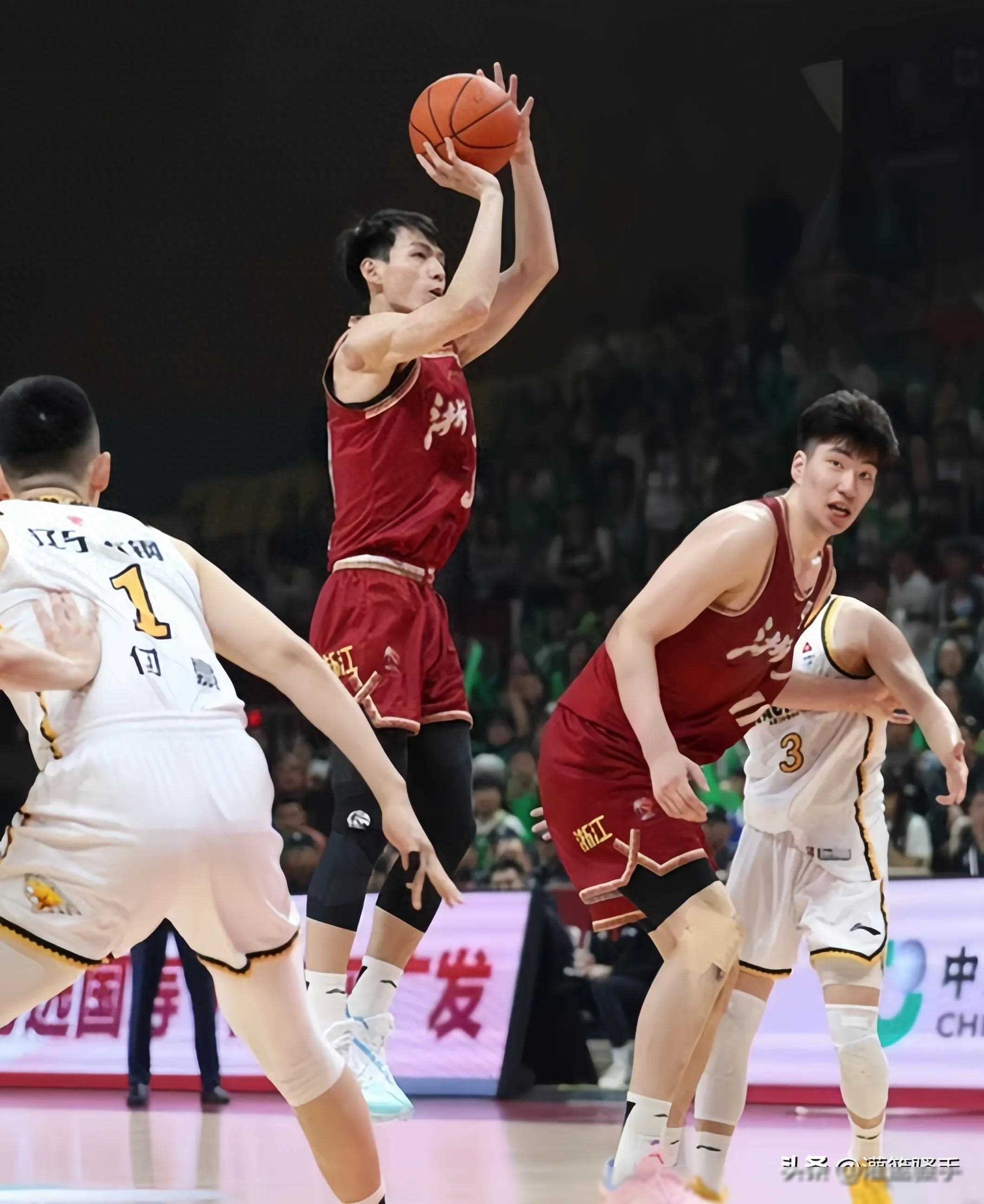 欧宝体育官网 cba录像费尔德全场回放高清 