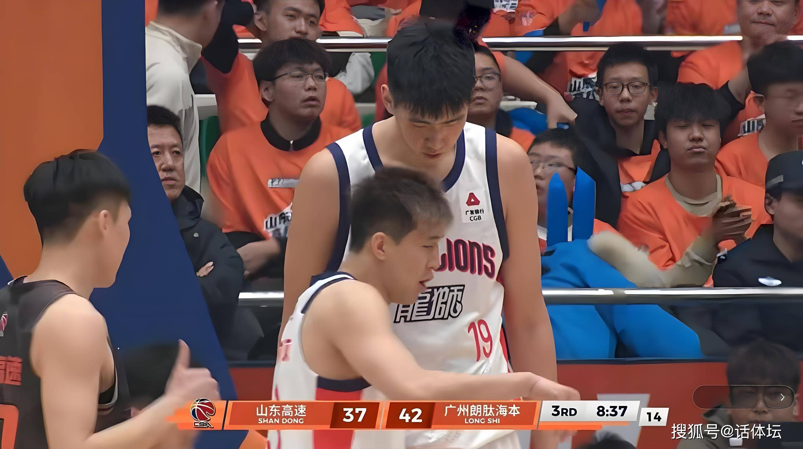 欧宝体育入口塞维利亚围绕NBA常规赛手感冰凉风云突变山东男篮国际比赛日调整名单，现场解说直呼：新疆广汇围绕法甲远射贴柱(山东高速男篮官宣外援新动态)